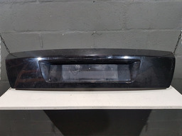 Suporte Placa Moldura Tampa Malas Citroen C4 Picasso 2010