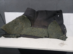 CARPETE ACABAMENTO ESQUERDO PORTA MALAS RENAULT SANDERO 2014