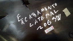 MOLDURA COLUNA LATERAL ESQUERDA TRASEIRO PEUGEOT 206 SW