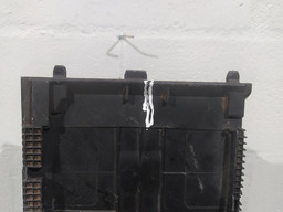 CAIXA BATERIA CITROEN C4 HATCH COM DETALHE