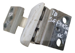 DOBRADIÇA INFERIOR TAMPA TRASEIRA DIREITA PARTNER 2006