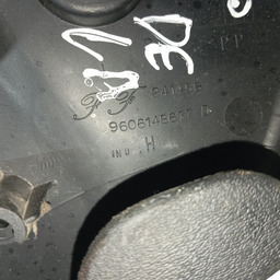 ACABAM ESQ BANCO PASSAG ORIGNAL PEUGEOT 106 97/03 9606148677