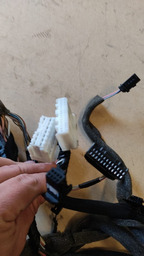 CHICOTE PORTA CAIXA FUSÍVEIS PAINEL INSTR RÁDIO FLUENCE 2015