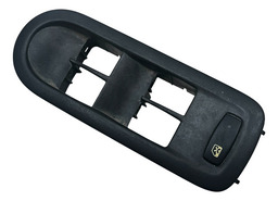 Moldura Comando Vidro Esq Sandero Logan Megane 2007 a 2013