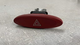 Botão Do Pisca Alerta Toyota Etios 2014 Vermelho