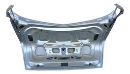 TAMPA TRASEIRA RENAUT MEGANE 2007 A 2013 COM LOGO E MAÇANET