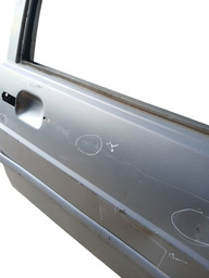 PORTA DIANTEIRA DIREITA SANTANA 2001 A 2006 COM DETALHE