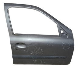 Porta Dianteira Direita Renault Clio 2002/2005 Com Detalhe