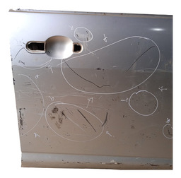 PORTA DIANTEIRA DIREITA TIIDA 08/13 (COM DETALHE)