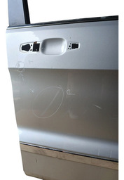 PORTA DIANTEIRA DIREITA GRAND CHEROKEE 11/15 COM DETALHE