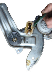 MAÇANETA INTERNA PORTA DIANTEIRA DIREITA PAJERO SPORT 02/03