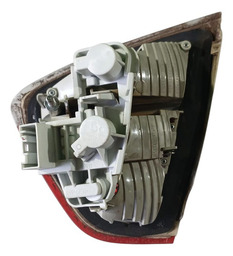 LANTERNA TAMPA TRASEIRA LADO ESQUERDO BMW 320I 2005 A 2011