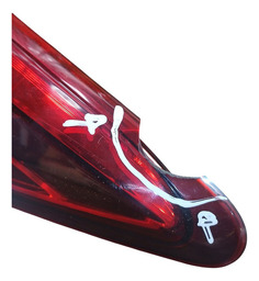 LANTERNA DIREITA CANTO HILUX SW4 17/21 QUEBRADA