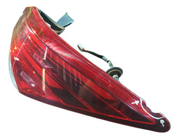 LANTERNA DIREITA CANTO HILUX SW4 17/21 QUEBRADA