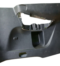 ACABAMENTO PORTA MALAS LADO DIREITO HILUX SW4 17/21