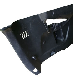 ACABAMENTO PORTA MALAS LADO DIREITO HILUX SW4 17/21