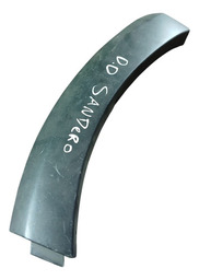 MOLDURA PARALAMA DIAN DIREITO SANDERO 2014 A 2023 DETALHE