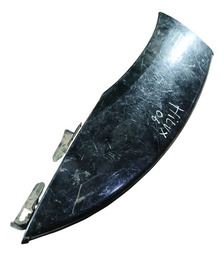 MOLDURA PARALAMA TRASEIRA ESQUERDA HILUX 2006/2015 DETALHE