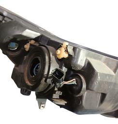 FAROL LADO ESQUERDO CRUZE 2012 A 2016 DETALHE