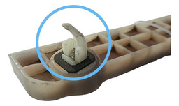 GUIA PARACHOQUE TRASEIRO LADO ESQUERDO PAJERO DAKAR 08/17