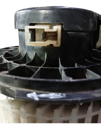 MOTOR VENTILADOR AR CONDICIONADO TIIDA 2007 A 2013 DETALHE
