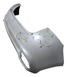 PARACHOQUE TRASEIRO YARIS HATCH 2017 A 2020 DETALHE