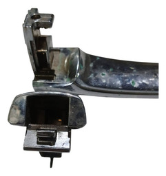 MAÇANETA TRASEIRA ESQUERDA FRONTIER 2017 A 2021