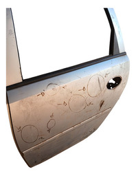 PORTA TRASEIRA ESQUERDA MERIVA PRATA 2002 A 2012 DETALHE