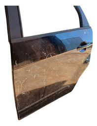 PORTA TRASEIRA ESQUERDA GRAND SIENA 2012 A 2015 DETALHE