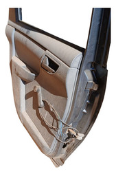 PORTA TRASEIRA ESQUERDA CELTA 2001 A 2015 DETALHE