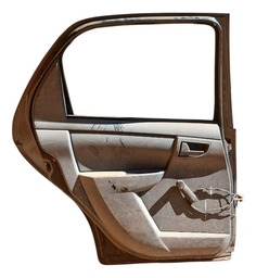 PORTA TRASEIRA ESQUERDA CELTA 2001 A 2015 DETALHE