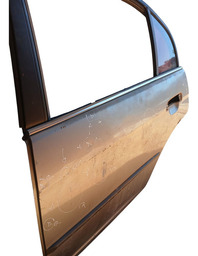 PORTA TRASEIRA ESQUERDA CIVIC 2002 À 2006 DETALHE