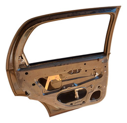 PORTA TRASEIRA ESQUERDA CORSA MONTANA 2003 A 2012 DETALHE