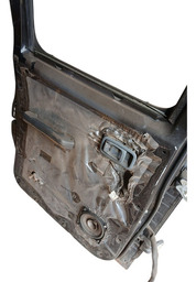 PORTA TRASEIRA ESQUERDA FRONTIER 2003 A 2007 DETALHE