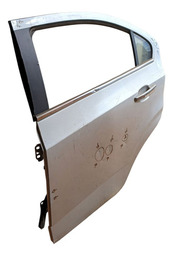 PORTA TRASEIRA ESQUERDA SONIC 2011 A 2013 DETALHE