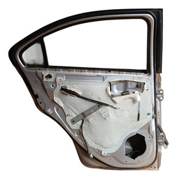 PORTA TRASEIRA ESQUERDA SONIC 2011 A 2013 DETALHE