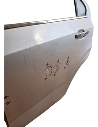 PORTA TRASEIRA ESQUERDA SONIC 2011 A 2013 DETALHE