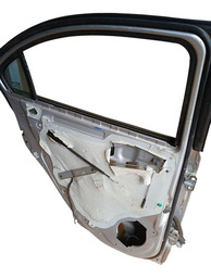 PORTA TRASEIRA ESQUERDA SONIC 2011 A 2013 DETALHE