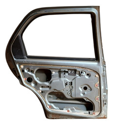 PORTA TRASEIRA ESQUERDA PALIO 2010 A 2015 DETALHE