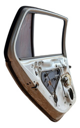 PORTA TRASEIRA ESQUERDA GOLF 2014 A 2018 COMPLETA DETALHE