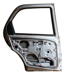 PORTA TRASEIRA ESQUERDA PALIO BBB 2010 A 2015 DETALHE