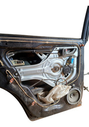 PORTA TRASEIRA ESQUERDA TUCSON 2010 A 2013 COMPLETA DETALHE