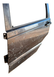 PORTA TRASEIRA ESQUERDA UNO 2004 A 2013 DETALHE