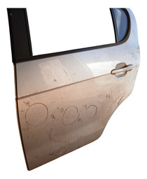 PORTA TRASEIRA ESQUERDA PALIO ATTRACTIVE 2012 A 2018 DETALHE