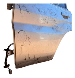 PORTA TRASEIRA ESQUERDA PAJERO TR4 2007 A 2009 DETALHE
