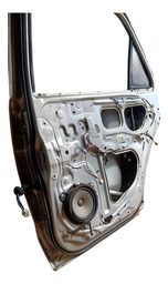 PORTA TRASEIRA DIREITA HILUX SW4 2006 A 2015 DETALHE