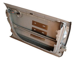 PORTA DIANTEIRA ESQUERDA TOUAREG V8 2005 DETALHE