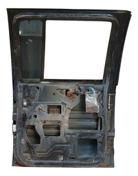 PORTA TRASEIRA ESQUERDA S10 2001 A 2010 DETALHE