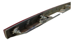 APLIQUE LANTERNA TAMPA TRASEIRA AZERA 2006 A 2012 DETALHE