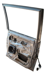 PORTA TRASEIRA ESQUERDA L200 OUTDOOR 2004 A 2012 DETALHE